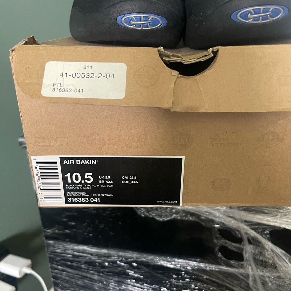 Nike Air Bakin' Shoes - Black and Blue